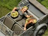 "BRAND NEW" Custom Built - Hand painted & Weathered 1:35 Deluxe WWII "Which Way To Berlin" Set (5 Figures & Car Set)
