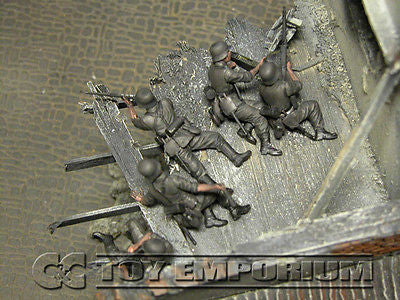 "BRAND NEW" Custom Built - Hand Painted & Weathered 1:35 WWII Deluxe German Infantry "Eastern Front" Soldier Set (5 Figure Set)