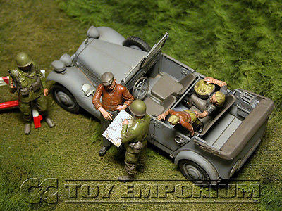 "BRAND NEW" Custom Built - Hand painted & Weathered 1:35 Deluxe WWII "Which Way To Berlin" Set (5 Figures & Car Set)