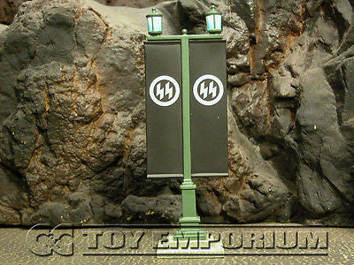 "RETIRED" King & Country 1:30 "Berlin 38' Series" Deluxe Double Banner Street Lamp