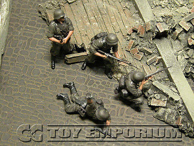 "BRAND NEW" Custom Built - Hand Painted & Weathered 1:35 WWII German Infantry "Barbarossa 1941" Soldier Set (4 Figure Set)