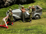 "BRAND NEW" Custom Built - Hand painted & Weathered 1:35 Deluxe WWII "Which Way To Berlin" Set (5 Figures & Car Set)