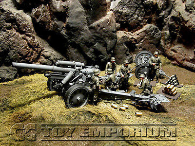 "BRAND NEW" Custom Built - Hand Painted & Weathered 1:35 WWII Deluxe German sFH 18 Howitzer & Limber w/ 6 Man Gun Crew