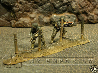 "RETIRED & BRAND NEW" Build-a-Rama 1:32 Hand Painted WWII Deluxe Wire Fence Set
