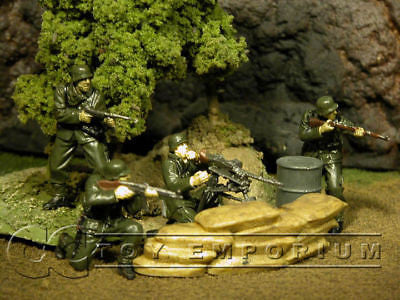 "RETIRED"  Forces Of Valor 1:32  - German 352nd Infantry Set