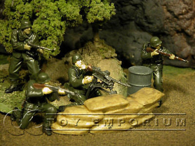 "RETIRED"  Forces Of Valor 1:32  - German 352nd Infantry Set