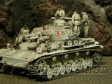 "BRAND NEW" Custom Built - Hand Painted & Weathered 1:35 WWII German Winter Tank Crew Set (5 Figure Set)
