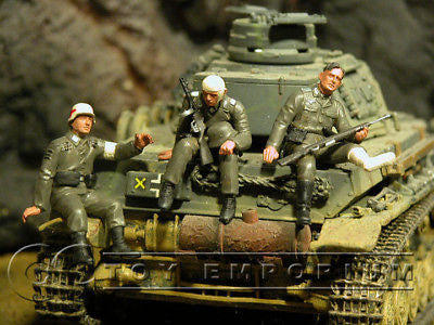 "BRAND NEW" Custom Built & Hand Painted 1:35 WWII German Wounded Soldiers Set (3 Figure Set)