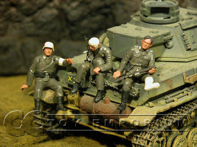 "BRAND NEW" Custom Built & Hand Painted 1:35 WWII German Wounded Soldiers Set (3 Figure Set)