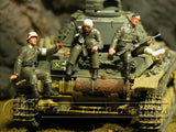 "BRAND NEW" Custom Built & Hand Painted 1:35 WWII German Wounded Soldiers Set (3 Figure Set)