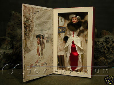 Barbie  NEW  Hallmark - Holiday Memories  MINT