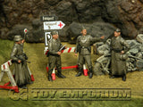 "BRAND NEW" Custom Built - Hand Painted & Weathered 1:35 WWII German "Feldgendarmerie + 2 Authentic Wooden Sign Posts" Soldier Set (4 Figure Set)
