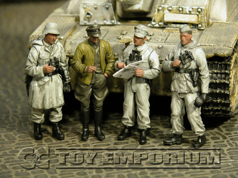 "BRAND NEW" Custom Built - Hand Painted & Weathered 1:35 WWII German "Winter Commander's Conference" Soldier Set (4 Figure Set)