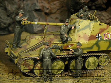 "BRAND NEW" Custom Built - Hand Painted & Weathered 1:35 WWII German SPG Crew Riders Set (5 Figure Set)
