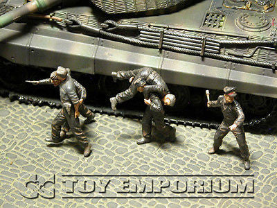 "BRAND NEW" Custom Built - Hand Painted & Weathered 1:35 WWII German Wounded KingTiger Tank Crew -  Kursk 1943 (4 Figure Set)