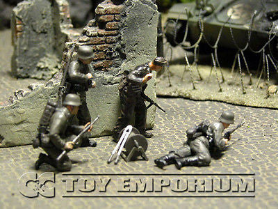 "BRAND NEW" Custom Built - Hand painted & Weathered 1:35 WWII German Panzer Pionier Bataillon 37 Division 1941 (4 Figure Set)