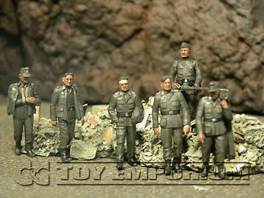"BRAND NEW" Custom Built - Hand Painted & Weathered 1:35 WWII German Captives w/Russian Guard Soldier Set (6 Figure Set)
