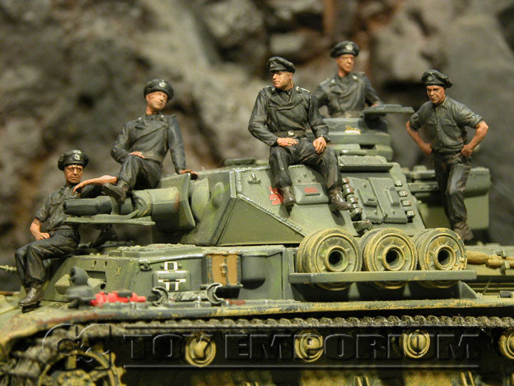 "BRAND NEW" Custom Built - Hand Painted & Weathered 1:35 WWII German "Tank Crew, France , 1940" Soldier Set (5 Figure Set)