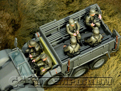 "BRAND NEW" Custom Built & Hand Painted 1:35 WWII German "Off To The Front - Vehicle Riders" Set (6 Figure Set)