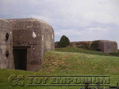 "RETIRED" Build-a-Rama 1:32 Deluxe WWII  "Normandy  Bunker - 6"  Color  Back  Drop