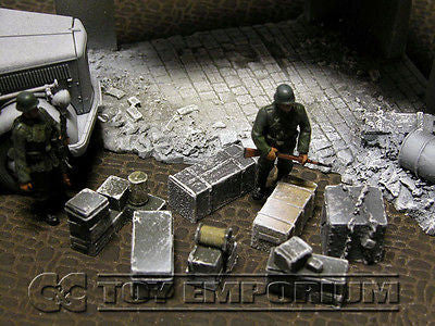 "RETIRED & BRAND NEW" Build-a-Rama 1:32 Hand Painted WWII Deluxe "Winter" Crate, Gear & Box Set (7 Piece Set)