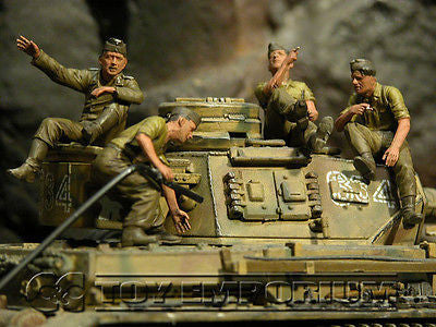 "BRAND NEW" Custom Built - Hand Painted & Weathered 1:35 Deluxe WWII German DAK Tankmen "Refueling" Set (5 Figure Set)