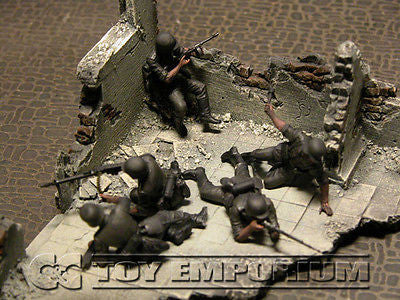 "BRAND NEW" Custom Built - Hand Painted & Weathered 1:35 WWII Deluxe German Infantry "Eastern Front" Soldier Set (5 Figure Set)