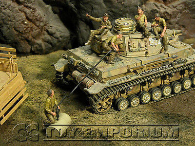 "BRAND NEW" Custom Built - Hand Painted & Weathered 1:35 Deluxe WWII German DAK Tankmen "Refueling" Set (5 Figure Set)