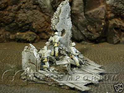 "RETIRED" Sunix World 1:32 Hand Painted Deluxe "Winter" House Ruin