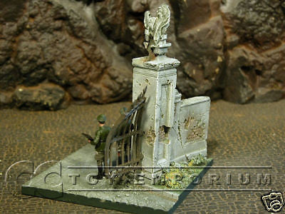 "RETIRED" Sunix World 1:32 Hand Painted Deluxe Damaged Gate Ruin