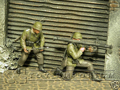 "BRAND NEW" Custom Built & Hand Painted 1:35 WWII German Tank Hunter Soldier Set (2 Figure Set)