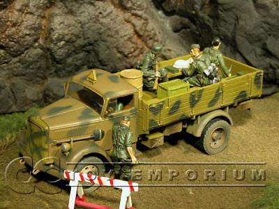 "RETIRED" Forces Of Valor 1:32 Scale WWII German 3 Ton Cargo Truck w/ Removable Top