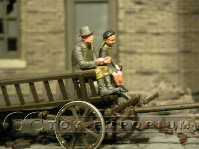 "BRAND NEW" Custom Built - Hand Painted & Weathered 1:35 WWII Farmer & Daughter Set (2 Figure Set)