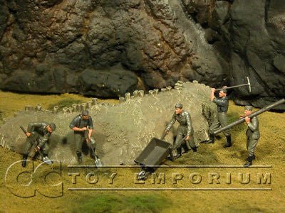 "BRAND NEW" Custom Built & Hand Painted 1:35 WWII German Soldiers At Work Set (5 Figure Set)