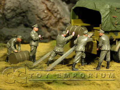"BRAND NEW" Custom Built & Hand Painted 1:35 WWII German Soldiers Loading Drums (5 Figure Set)