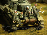 "BRAND NEW" Custom Built & Hand Painted 1:35 WWII German Wounded Soldiers Set (3 Figure Set)