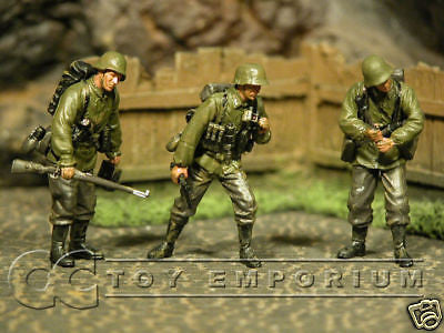 "BRAND NEW" Custom Built & Hand Painted 1:35 WWII German Sturnpionier Soldier Set (3 Figure Set)