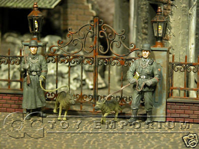 "BRAND NEW"  Dragon 1:35 WWII German Feldgendarmerie w/Dogs Set (2 Figure Set)