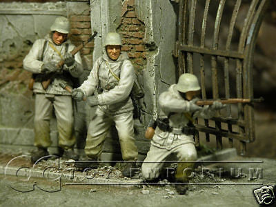 "BRAND NEW" JUST IN!  Dragon 1:35 "Winter" German Soldier Set (3 Piece Set)