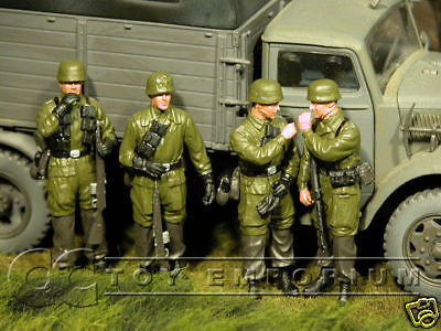 "BRAND NEW" Custom Built & Hand Painted 1:35 WWII German 3rd Fallschirmjager Soldier Set (4 Figure Set)