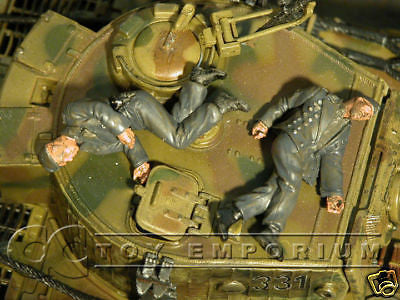 "BRAND NEW" Custom Built - Hand Painted & Weathered 1:35 WWII Wounded German Tankers Set (2 Figure Set))