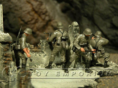 "BRAND NEW" Custom Built & Hand Painted 1:35 WWII German Infantry "Cross Of Iron" Soldier Set (4 Figure Set)