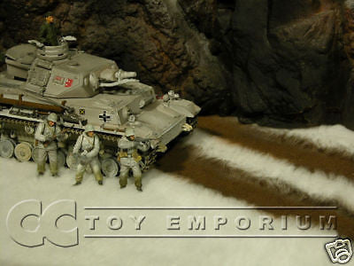"BRAND NEW" Build-a-Rama 1:32 Hand Painted WWII Deluxe Snow Mat w/ Road