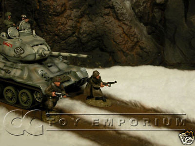 "BRAND NEW" Build-a-Rama 1:32 Hand Painted WWII Deluxe Snow Mat w/ Road