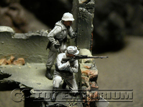"BRAND NEW" Custom Built - Hand Painted & Weathered 1:35 WWII German Winter Sniper Team Set #2  (2 Figure Set)