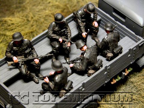 "BRAND NEW" Custom Built - Hand Painted & Weathered 1:35 WWII German "SS Infantry Sitting" (6 Figure Set)