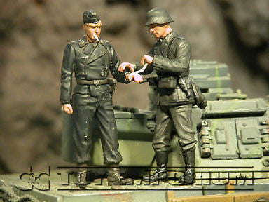 "BRAND NEW" Custom Built - Hand Painted & Weathered 1:35 WWII German SS & Medic Soldier Set (2 Figure Set)