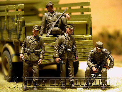 WWII German Panzergrenadiers (4) 1/35 Miniart Models