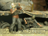 "BRAND NEW" Custom Built - Hand Painted & Weathered 1:35 Iraq Insurgents Getting Info. Set (4 Figure Set)