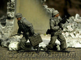 "BRAND NEW" Custom Built - Hand Painted & Weathered 1:35 WWII German "Winter" Fallschirmjager Set (4 Figure Set)